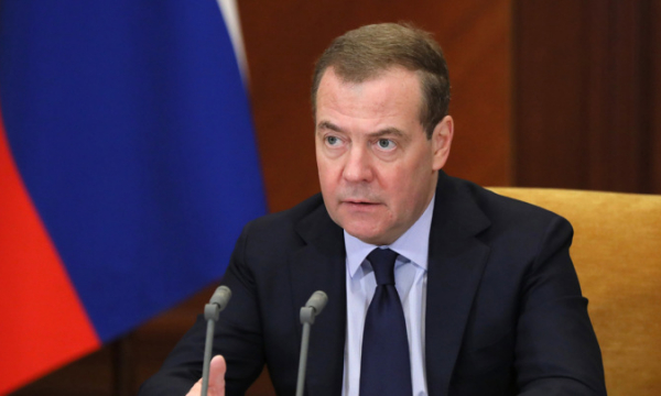 Медведев побывал на пороховом заводе и призвал улучшать боеприпасы